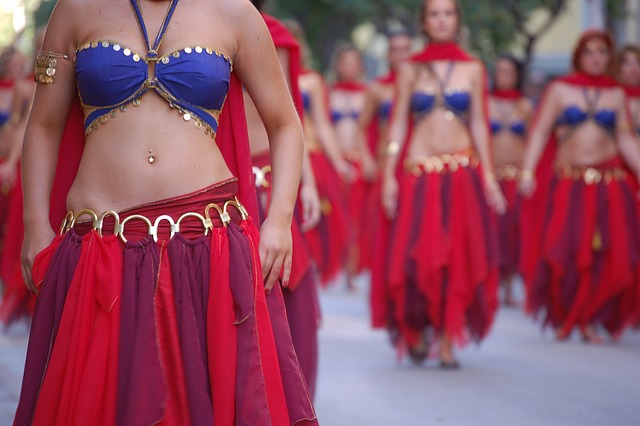 An Image Depicting A Belly Dancer Gracefully Executing A Delicate Hip Drop, Showcasing The Intricacies Of Isolations And Fluidity